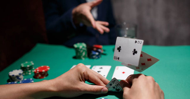 德州职牌实战案例:利用自身形象与对手特点精准调整策略